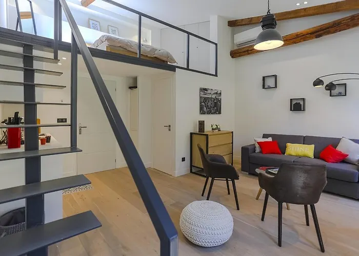 My Casa - 4 Place Massena - Duplex شقة *