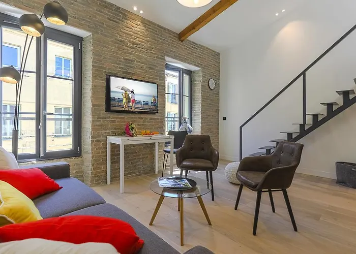 My Casa - 4 Place Massena - Duplex شقة *